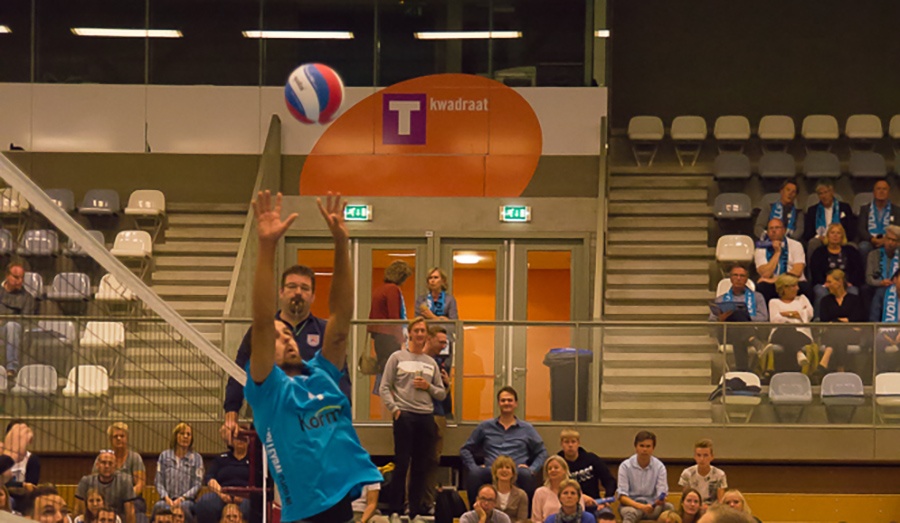 Volley Tilburg Heren 1 wint eerste competitiewedstrijd van Dynamo 2