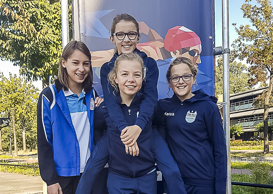 Meisjes juniorenteam TRB-RES  verovert nationale titel estafettezwemmen
